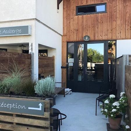 Hotel La Petite Auberge Арес Екстериор снимка