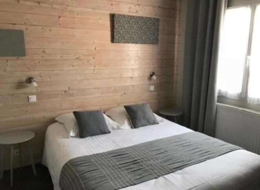 Hotel La Petite Auberge Арес Екстериор снимка