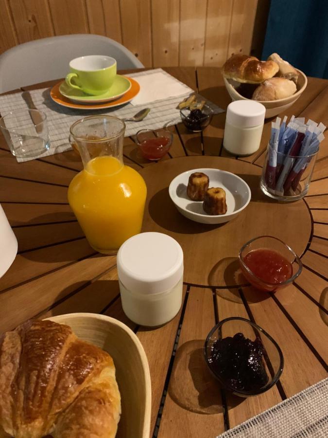 Hotel La Petite Auberge Арес Екстериор снимка